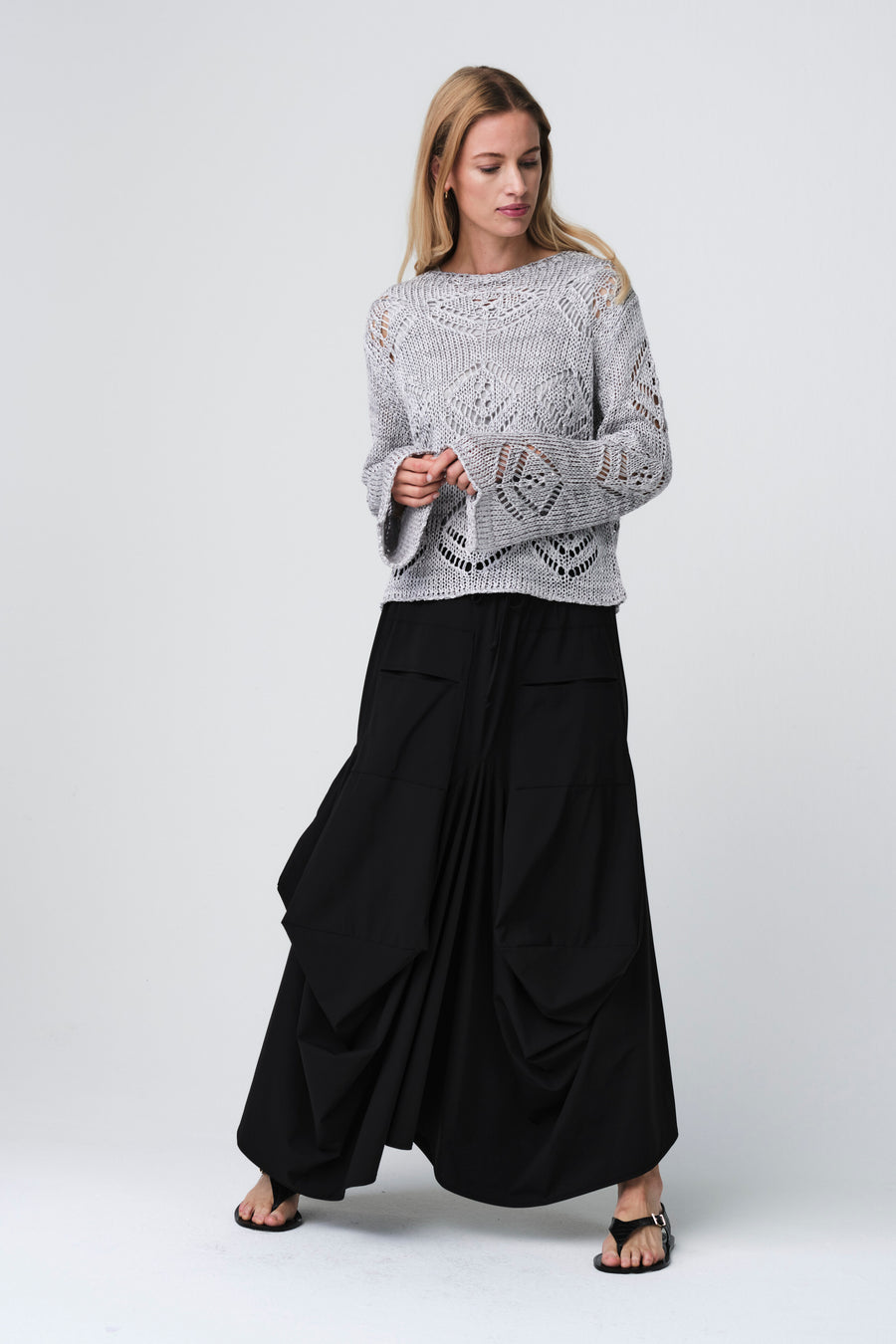 Sequined hole pullover E25053
