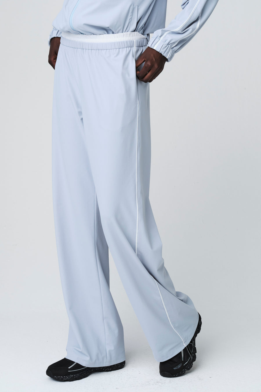AntinyP structure tech jersey pants