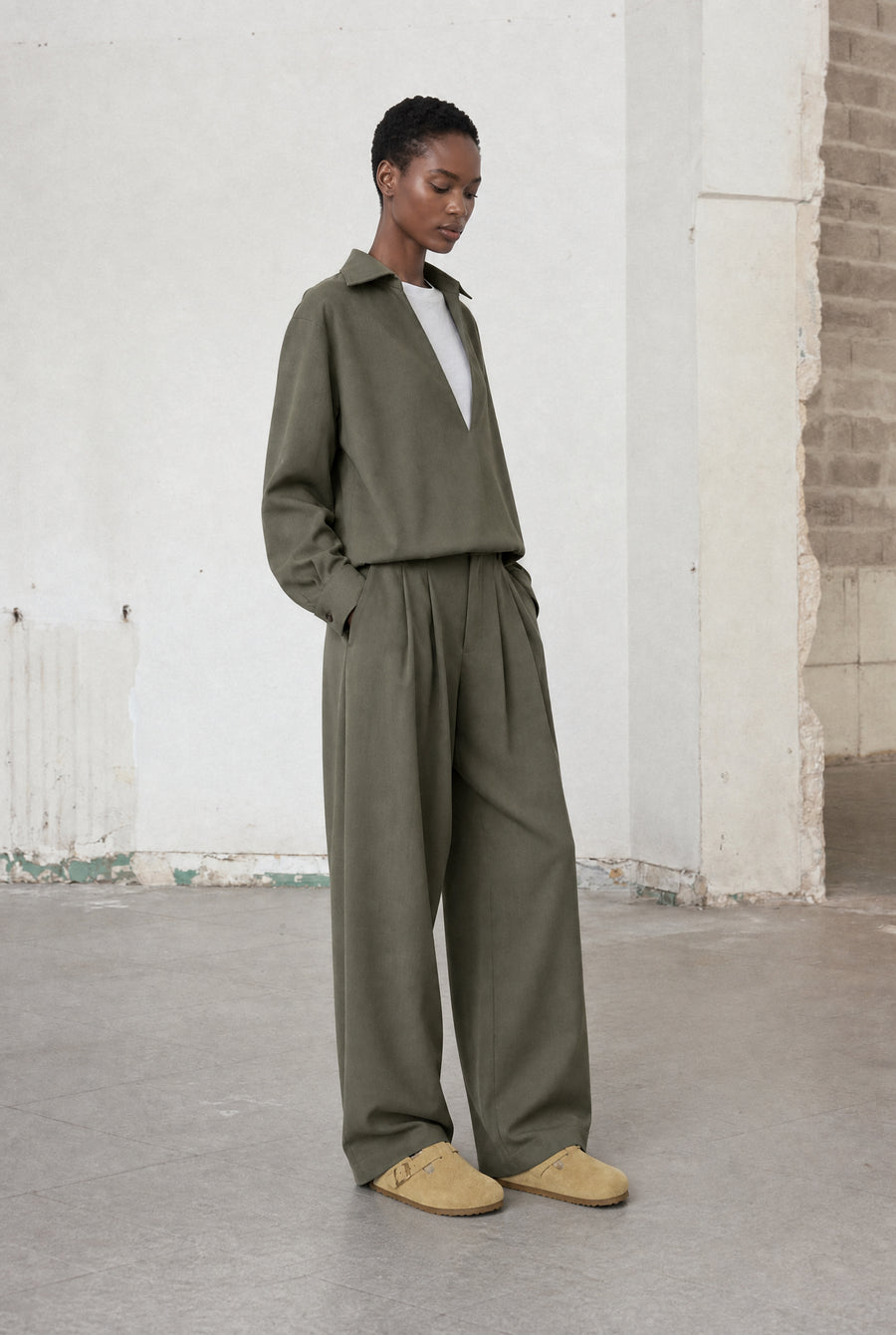 Sloan viscose pleated pants