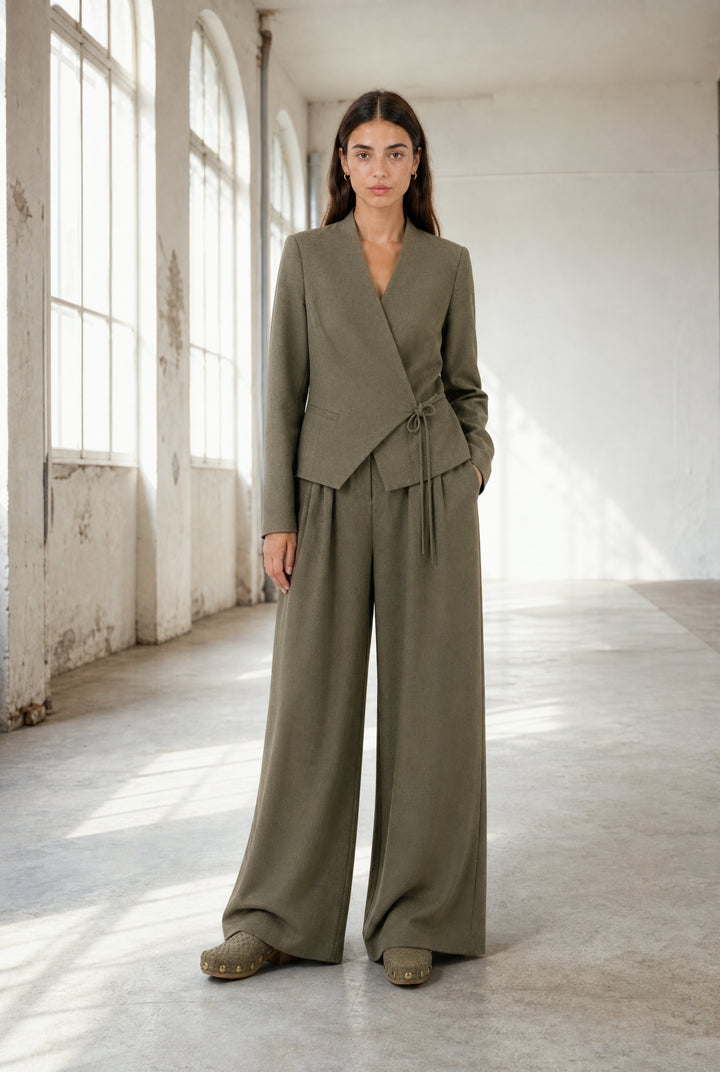 Lean wide-leg pants