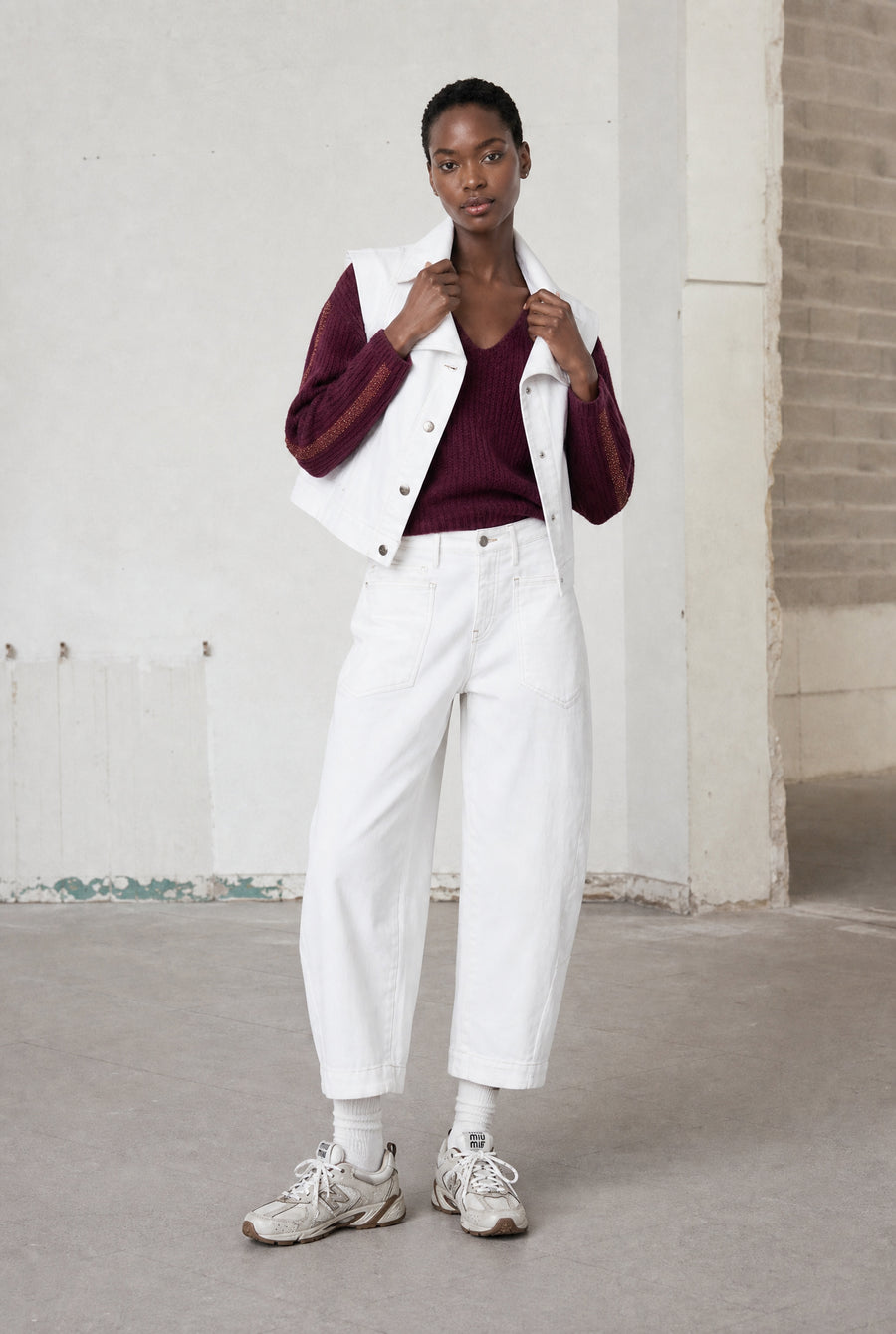 Martinez jeans white vest