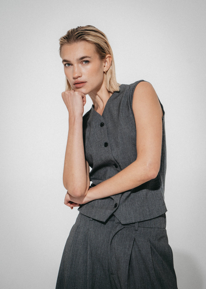 Oda back knitted viscose vest