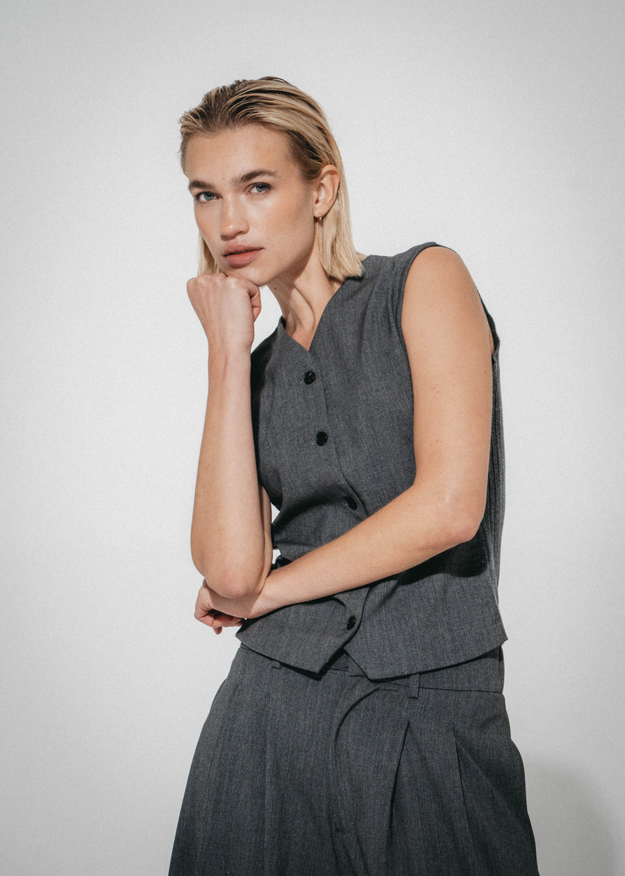 Oda back knitted viscose vest