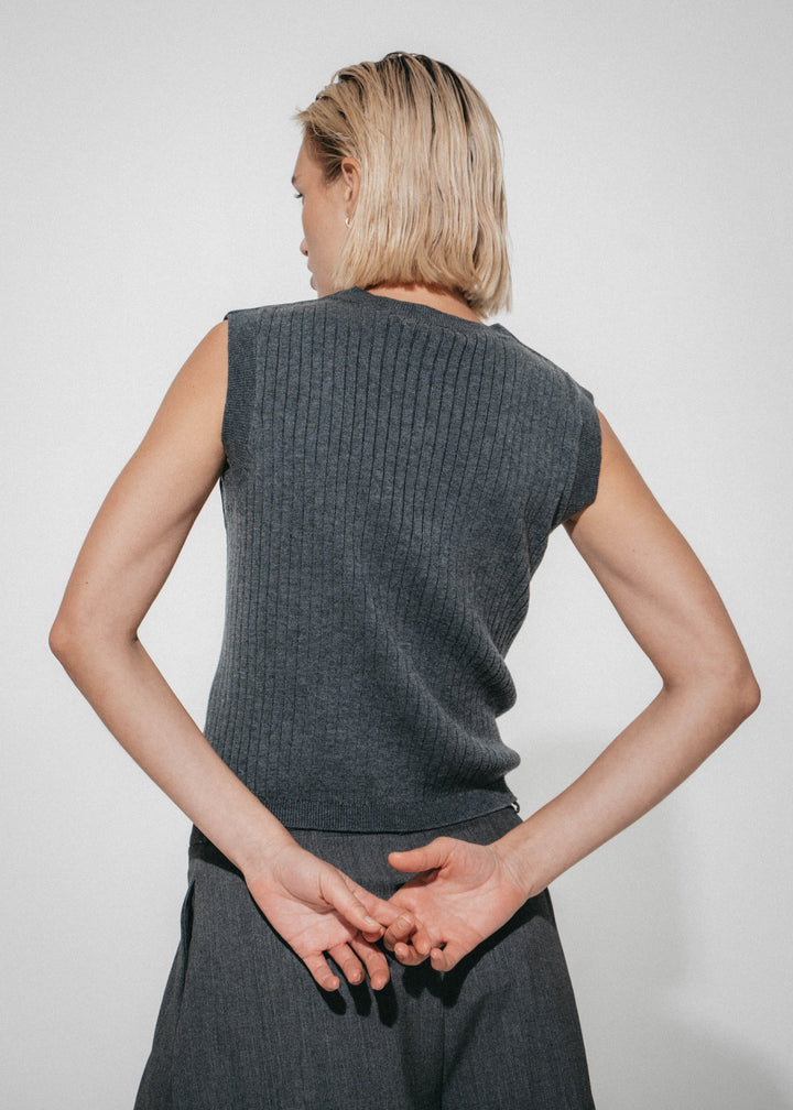 Oda back knitted viscose vest