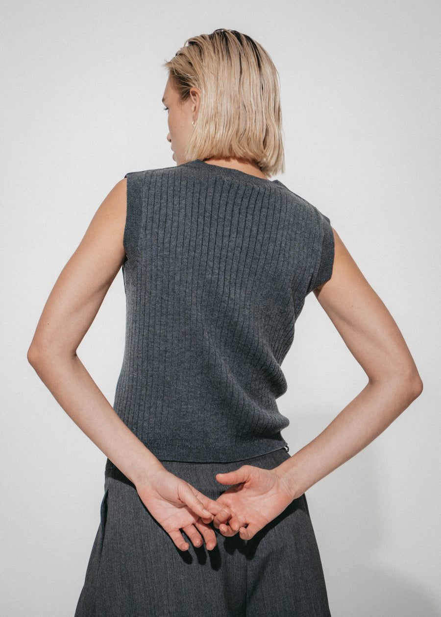 Oda back knitted viscose vest