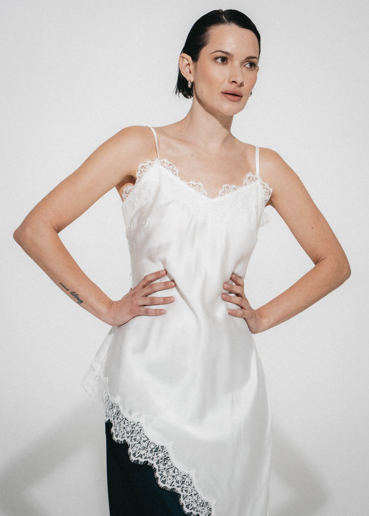 Zenia silk top whit lace trim