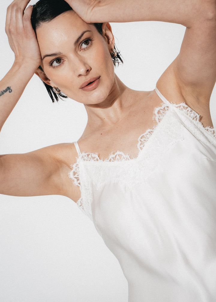 Zenia silk top whit lace trim