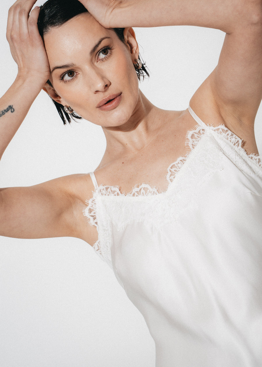 Zenia silk top whit lace trim